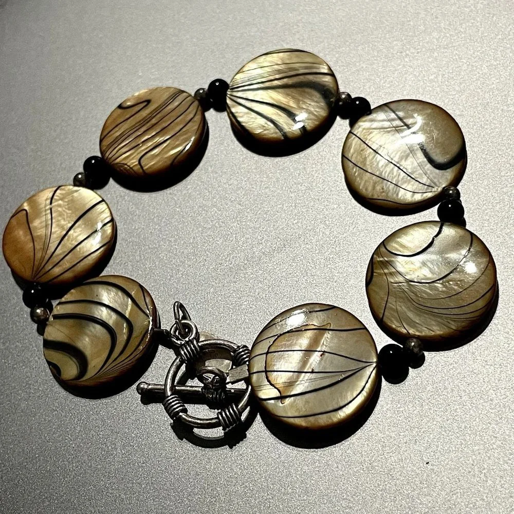 Vintage Donna Dressler Mother=of-Pearl Flat Beaded Disc Bracelet - Picture 3 of 6